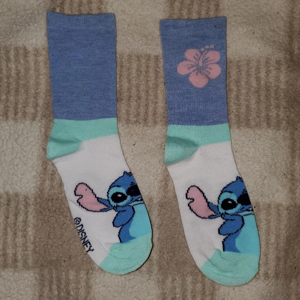 5 for $25 | NWT Disney Kids Stitch Hibiscus Flower Crew Socks (1 Pair)